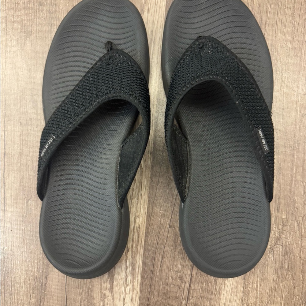 Dream Pairs Black Flip Flops